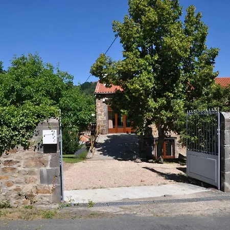 Les 5 Noyers * Saint-Ilpize